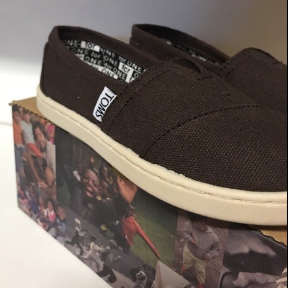 TOMS Youth Classics Chocolate Canvas Shoes Kids Ne - Picture 3 of 5